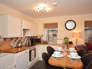 Dishwasher, highchair, cookware/dishes/utensils - 2 Bed in West Linton (oc-pb71m) (West Linton)