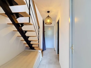 Interior - T2 Duplex with AC, terrace, parking - 4 guests (Saint-Cyr-sur-Mer)