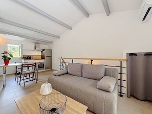 Living area - T2 Duplex with AC, terrace, parking - 4 guests (Saint-Cyr-sur-Mer)