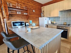 Microwave, oven, dishwasher, high chair - 2 Bed in Lairg (oc-su306) (Lochinver)