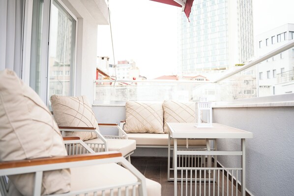 Property grounds - Designer Studio with Private Terrace & Bosphorus View  Near Taksim Metro (İstanbul)