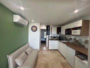 Living area - Apartment with AC and sea view (Cap d'Agde)