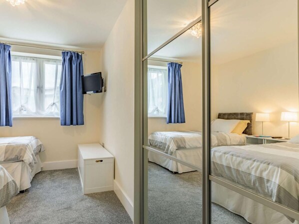 Room - 2 Bed in Bideford (oc-seasa) (Westward Ho!)
