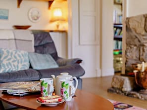 TV, fireplace - 3 Bed in Lochgelly (oc-ff224) (Kinglassie)