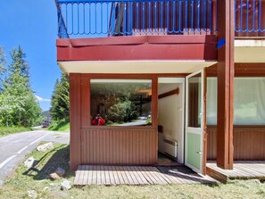 Exterior detail - Studio for 4, near slopes and shops in Arc 1800 (Les Arcs 1800)