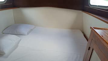 1 bedroom, bed sheets