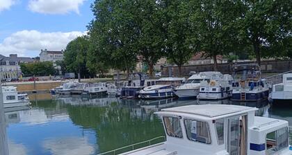 Séjour unique sur pénichette à quai - 5 pers.