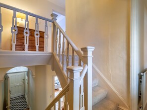 Interior - 3 Bed in Bideford (oc-insbr) (Instow)