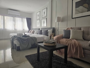 Living area - Arun Sa Wad - Chinatown Queen Room (Krung Thep Maha Nakhon)