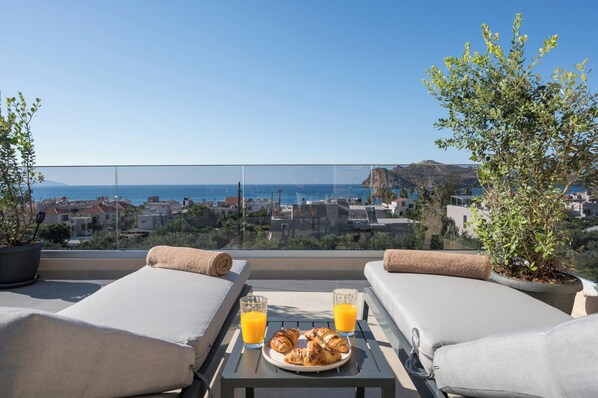 Sea View Maisonette with Roof Terrace | Unterkunftsgelände