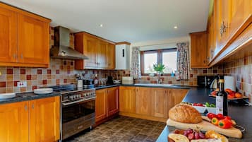 Oven, cookware/dishes/utensils