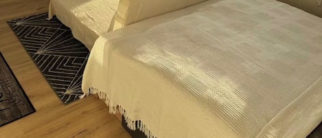 Iron/ironing board, Internet, bed sheets