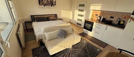 Iron/ironing board, internet, bed sheets