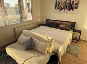 Iron/ironing board, Internet, bed sheets - Soothing studio in the heart of charming Prague perfect for travelers (Prague)