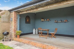Outdoor dining - 1 Bed in Taunton (oc-bartc) (Monkton Heathfield)