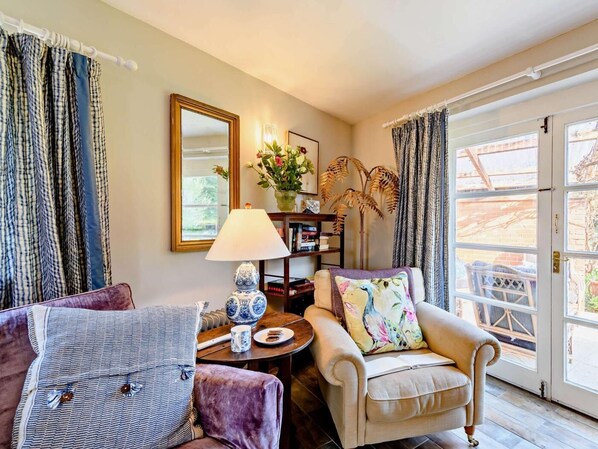 Living area - 2 Bed in Blandford Forum (oc-stomi) (Durweston)