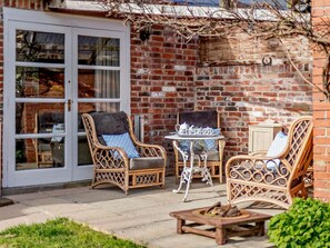 A patio with wicker furniture, a table, and a fire pit. - 2 Bed in Blandford Forum (oc-stomi) (Durweston)