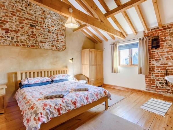 3 bedrooms, travel cot, free WiFi, bed sheets - 3 Bed in Norwich (oc-owln8) (Corpusty)