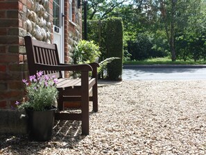 Property grounds - 2 Bed in Norwich (oc-bucn8) (Roughton)