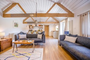 TV, fireplace - 3 Bed in Sturminster Newton (oc-cowob) (Hazelbury Bryan)
