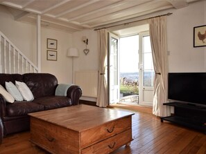 TV, fireplace - 3 Bed in Conwy (oc-typll) (Rowen)