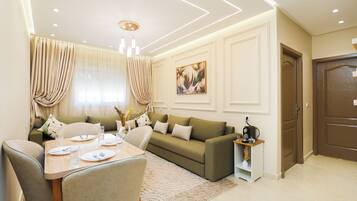 Apartamento conforto | Área de estar | Smart TV 50 polegadas com canais a cabo