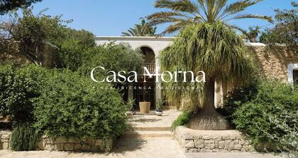 Casa Morna, cozy. A calm, natural rhythm amid gardens, a pool, and sunshine.