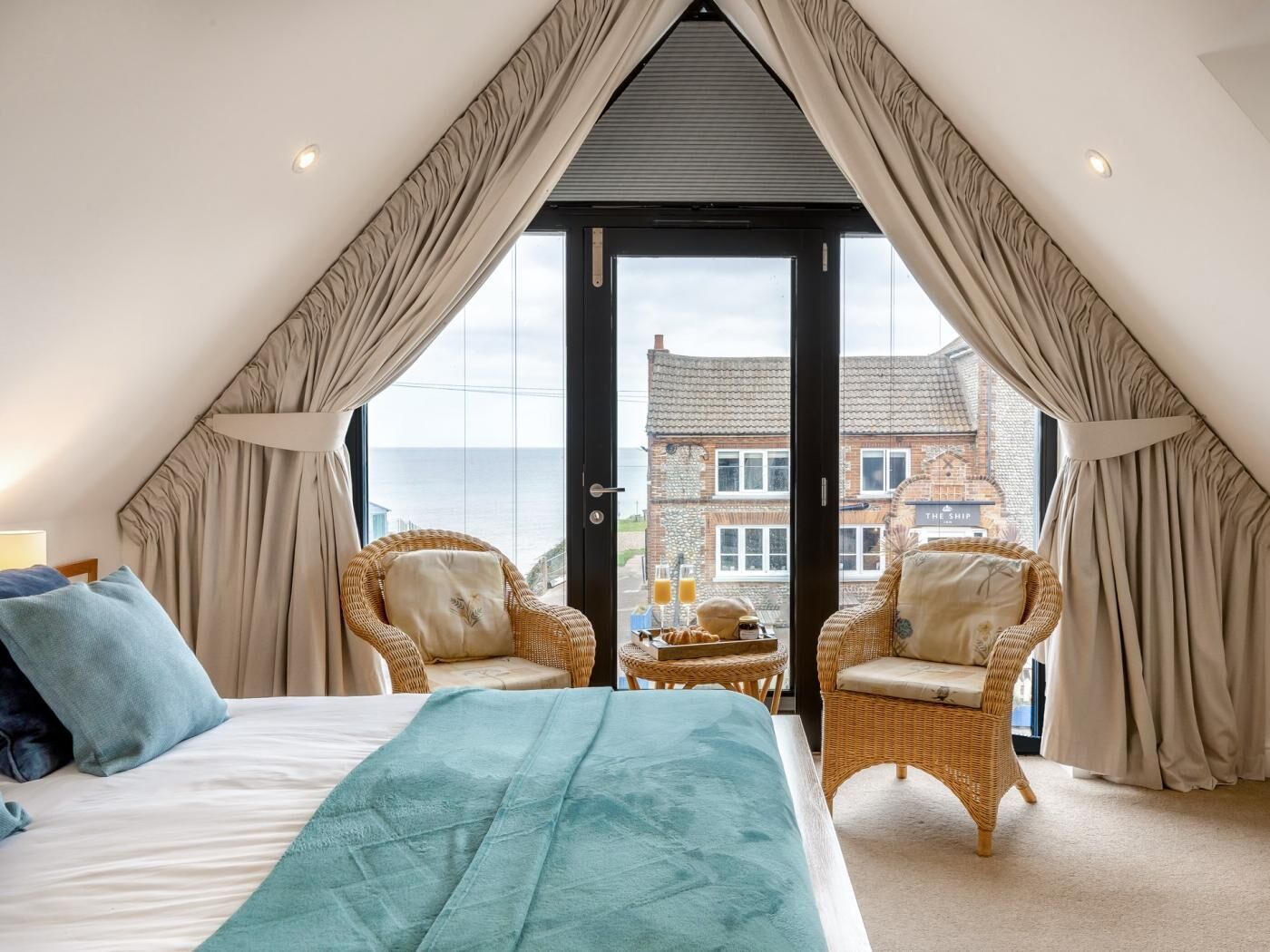 1 bedroom, WiFi (free), bed sheets