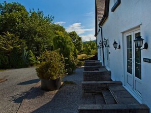 A building with a white exterior, a sign reading 'T1 GOSA,' and steps leading to the entrance. - 2 Bed in Conwy (oc-tycan) (Rowen)