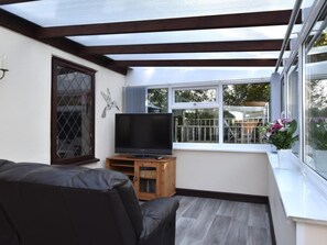TV, fireplace - 1 Bed in Holsworthy (oc-wscot) (Pancrasweek)