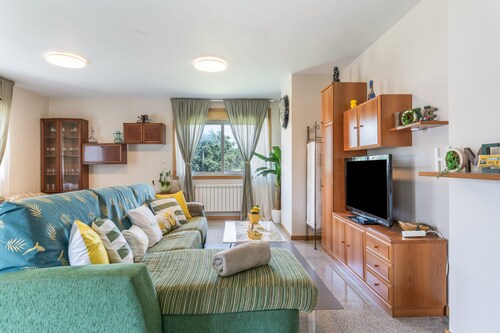 Holiday Home 'Os Cabaleiros' with Mountain View, Private Terrace and Wi-Fi