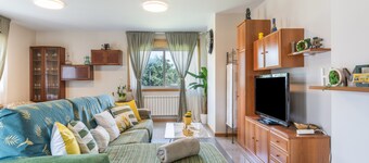 Holiday Home 'Os Cabaleiros' with Mountain View, Private Terrace and Wi-Fi