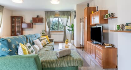 Holiday Home 'Os Cabaleiros' with Mountain View, Private Terrace and Wi-Fi