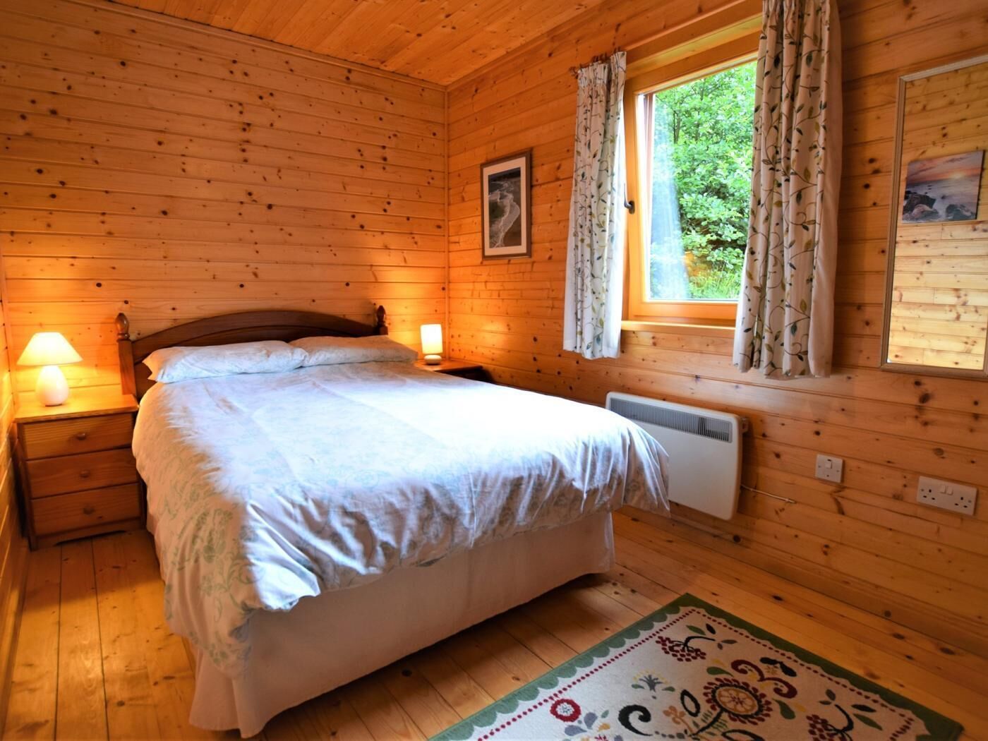 3 bedrooms, travel cot, free WiFi, bed sheets