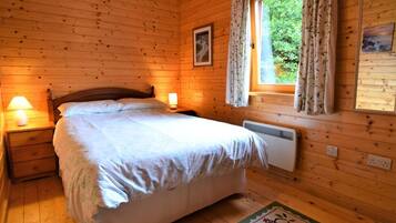 3 bedrooms, travel cot, free WiFi, bed sheets