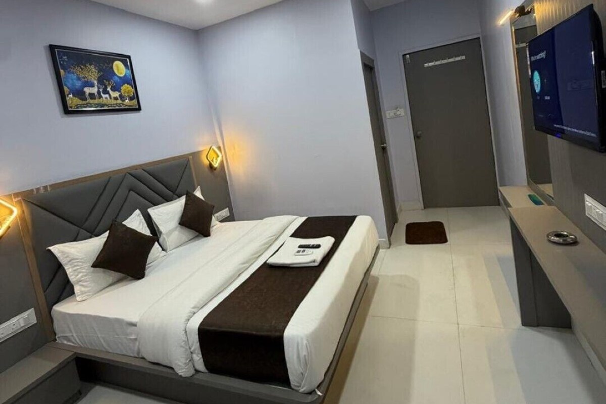 Deluxe Double Room, City View