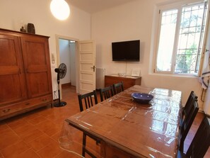 Dining - CasaDante: History and Comfort in Modena. Parking and Check-in 24/7 (Nonantola)