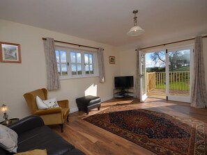 TV - 2 Bed in Truro (oc-ljasm) (Tregavethan)
