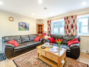 Living area - 2 Bed in Barnstaple (oc-moosc) (Yarnscombe)