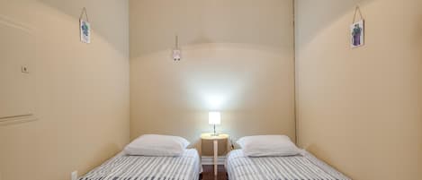Departamento estándar, 2 baños | Tabla de planchar con plancha, wifi gratis y ropa de cama
