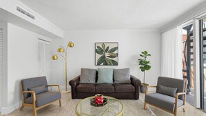 Living area - Stunning Penthouse in the Heart of Coconut Grove (Miami)