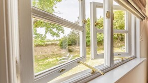 A room with a large window overlooking a garden. - 2 Bed in Holsworthy (oc-32154) (North Tamerton)