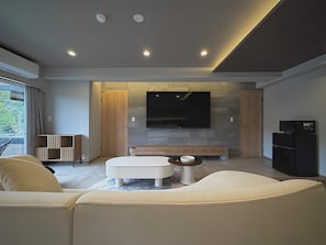 ห้องลักซ์ชัวรี่สวีท | บริเวณนั่งเล่น