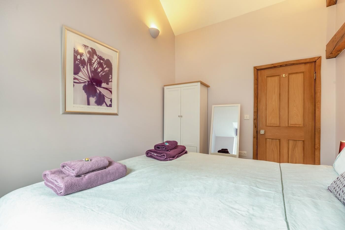 3 bedrooms, travel cot, free WiFi, bed sheets