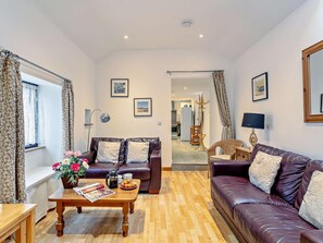 TV - 2 Bed in Barnstaple (oc-28959) (Newton Tracey)