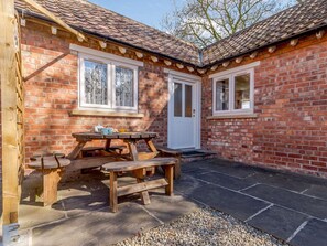 Outdoor dining - 2 Bed in Pickering (oc-27112) (Allerston)
