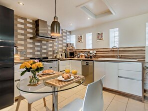 Private kitchen - 1 Bed in Forres (oc-32129) (Alves)