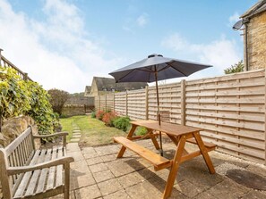 Outdoor dining - 2 Bed in Cheltenham (oc-29027) (Bourton-on-the-Water)