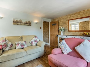TV, fireplace - 2 Bed in Cheltenham (oc-29027) (Bourton-on-the-Water)