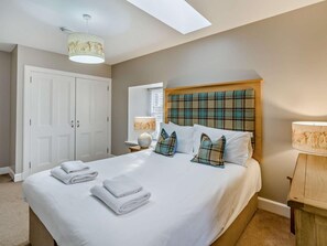 A bedroom with a large bed, a wardrobe, a bedside table, and a ceiling light fixture. - 2 Bed in Kirriemuir (oc-obotp) (Kirriemuir)
